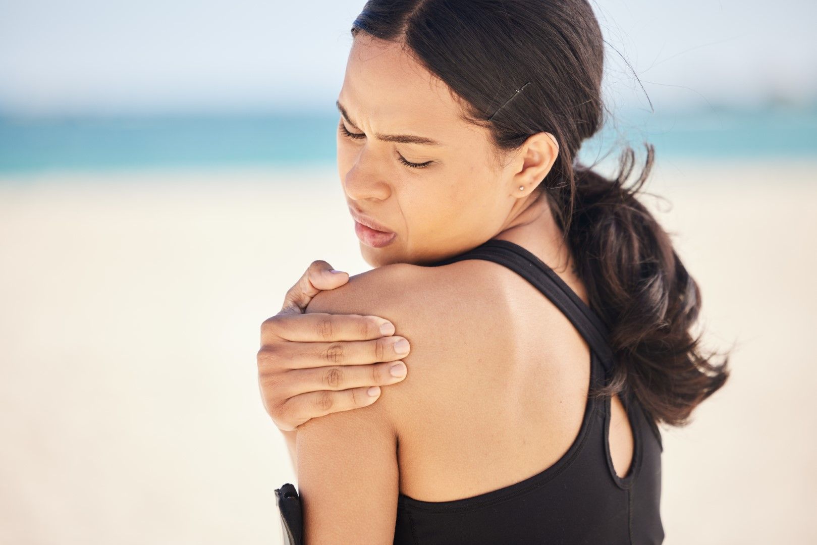Wat je moet weten over frozen shoulder: oorzaken, stress en slaaphouding